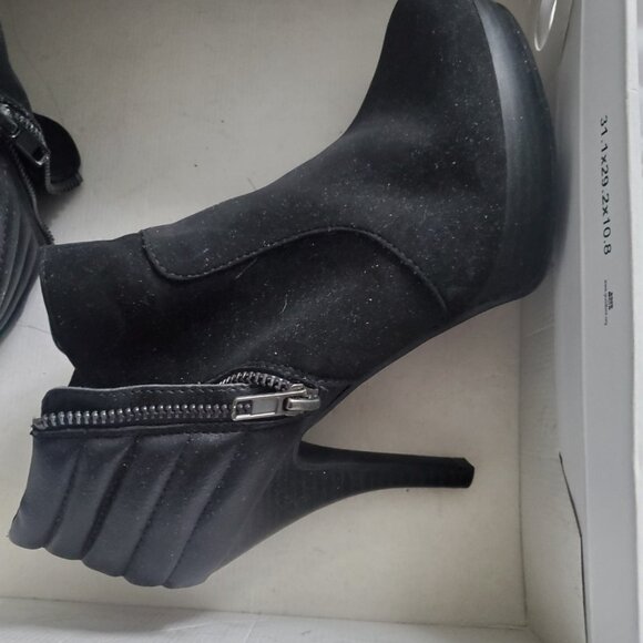 Heel Bootie Size 9 - Picture 5 of 7